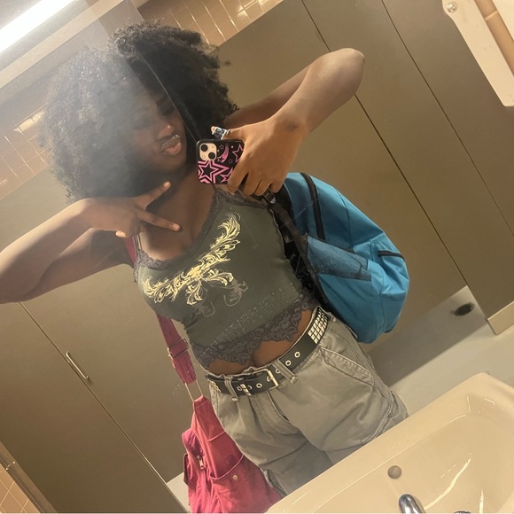 Meet your Posher, Alex - Picture 2 of 7